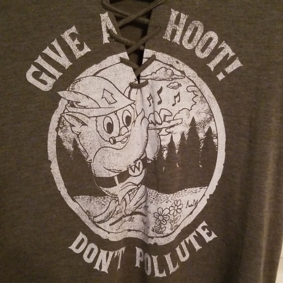 Awesome graphic tee!!! - Picture 3 of 4